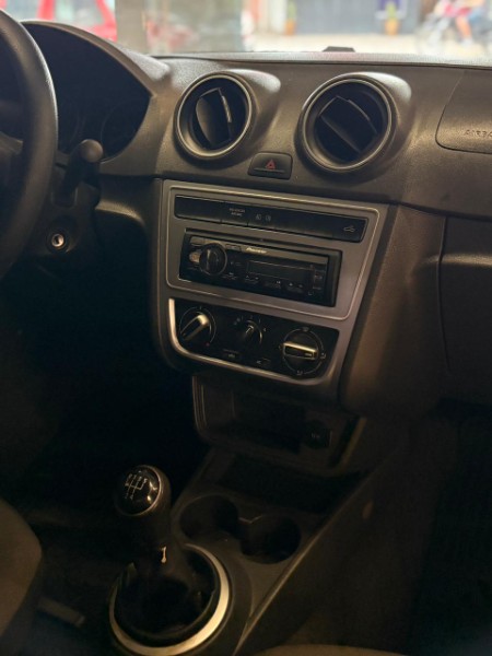 VOLKSWAGEN SAVEIRO TRENDLINE 1.6 T.FLEX 8V 2014/2015 JM AUTOMÓVEIS VENÂNCIO AIRES / Carros no Vale