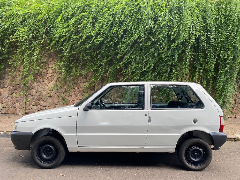 FIAT UNO MILLE ECONOMY 1.0 2008/2009 ESTAÇÃO DO CARRO ESTRELA / Carros no Vale