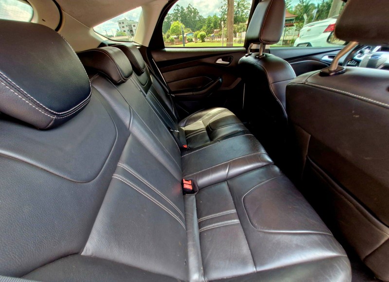 FORD FOCUS HATCH 2.0 SE, / 2015/2015 CRUZEIRO MULTIMARCAS CRUZEIRO DO SUL / Carros no Vale