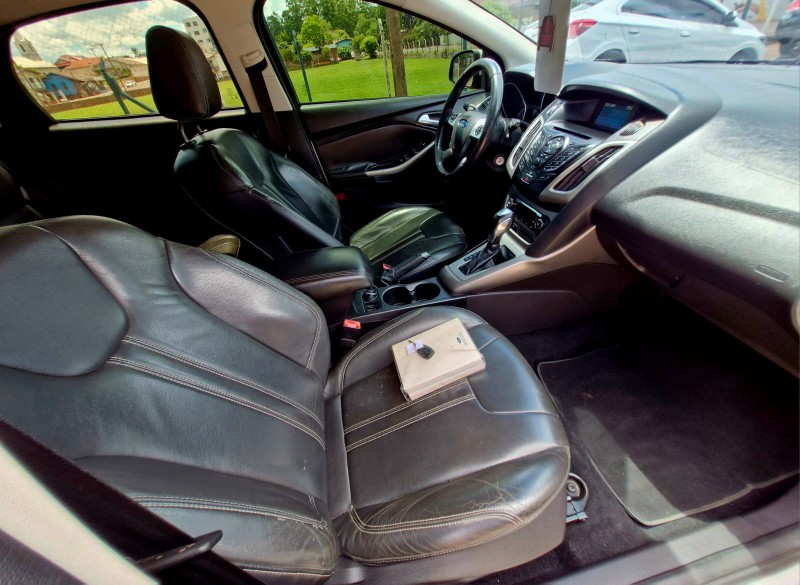 FORD FOCUS HATCH 2.0 SE, / 2015/2015 CRUZEIRO MULTIMARCAS CRUZEIRO DO SUL / Carros no Vale