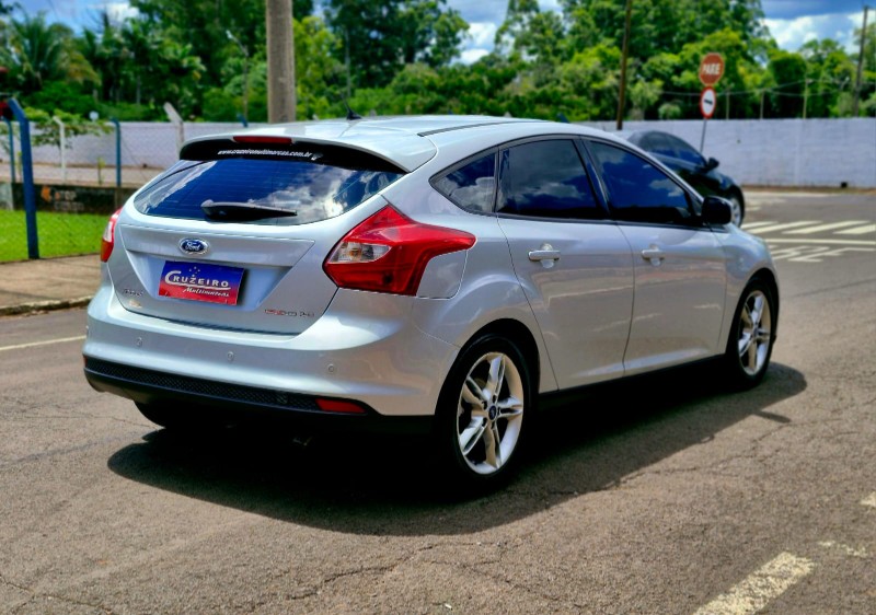 FORD FOCUS HATCH 2.0 SE, / 2015/2015 CRUZEIRO MULTIMARCAS CRUZEIRO DO SUL / Carros no Vale