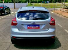 FORD FOCUS HATCH 2.0 SE, / 2015/2015 CRUZEIRO MULTIMARCAS CRUZEIRO DO SUL / Carros no Vale
