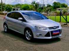 FORD FOCUS HATCH 2.0 SE, / 2015/2015 CRUZEIRO MULTIMARCAS CRUZEIRO DO SUL / Carros no Vale