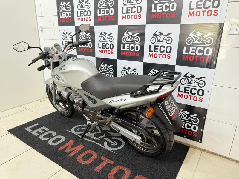 HONDA MOTOS CBX 250 TWISTER 2005/2005 LECO MOTOS VENÂNCIO AIRES / Carros no Vale HONDA MOTOS CBX 250 TWISTER 2005/2005 LECO MOTOS VENÂNCIO AIRES / Carros no Vale
