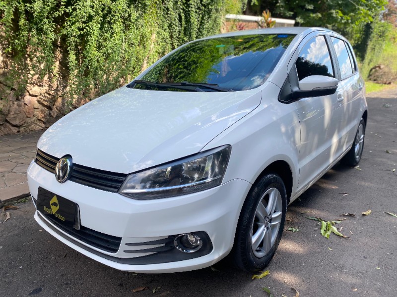 VOLKSWAGEN FOX 1.6 TRENDLINE 8V 2015/2016 ESTAÇÃO DO CARRO ESTRELA / Carros no Vale