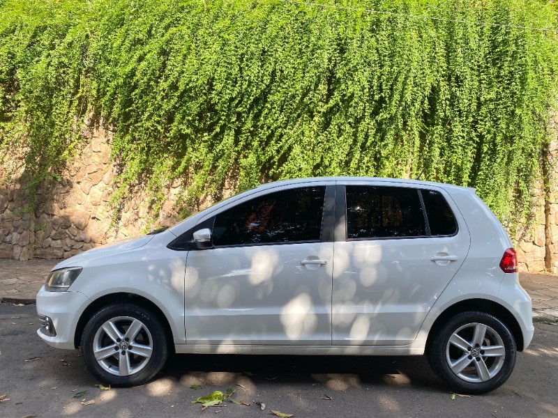 VOLKSWAGEN FOX 1.6 TRENDLINE 8V 2015/2016 ESTAÇÃO DO CARRO ESTRELA / Carros no Vale