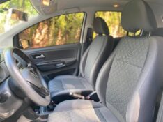 VOLKSWAGEN FOX 1.6 TRENDLINE 8V 2015/2016 ESTAÇÃO DO CARRO ESTRELA / Carros no Vale