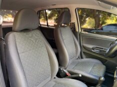 VOLKSWAGEN FOX 1.6 TRENDLINE 8V 2015/2016 ESTAÇÃO DO CARRO ESTRELA / Carros no Vale