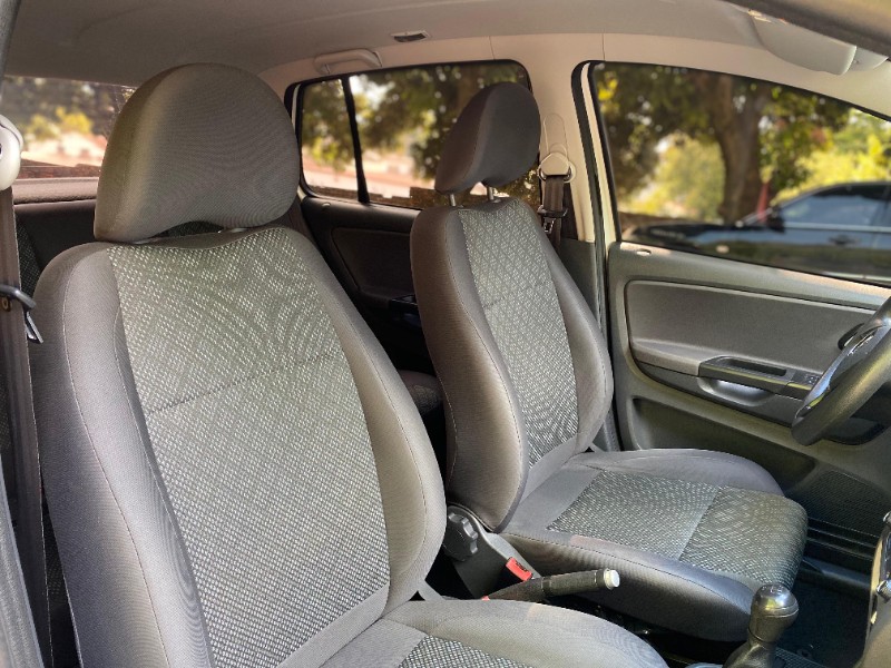 VOLKSWAGEN FOX 1.6 TRENDLINE 8V 2015/2016 ESTAÇÃO DO CARRO ESTRELA / Carros no Vale