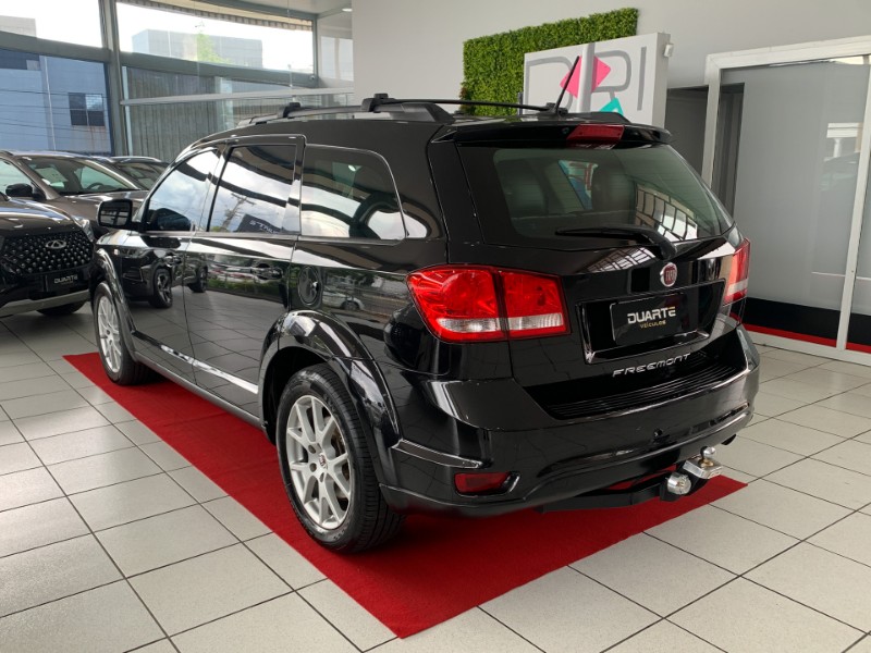 FIAT FREEMONT 2.4 PRECISION 16V GASOLINA 4P AUTOMÁTICO 2014/2014 DUARTE VEÍCULOS PORTO ALEGRE / Carros no Vale