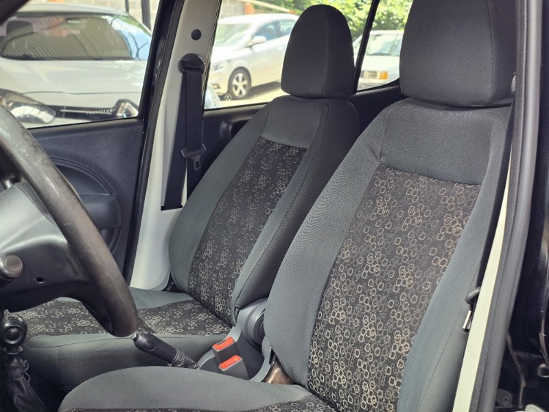 FIAT UNO VIVACE CELEB. 1.0 EVO F.FLEX 8V 5P 2010/2011 RICARDO VEÍCULOS TEUTÔNIA / Carros no Vale