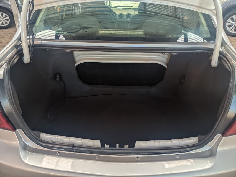 CHEVROLET PRISMA SED. LT 1.4 8V FLEXPOWER 4P 2011/2012 RICARDO VEÍCULOS TEUTÔNIA / Carros no Vale