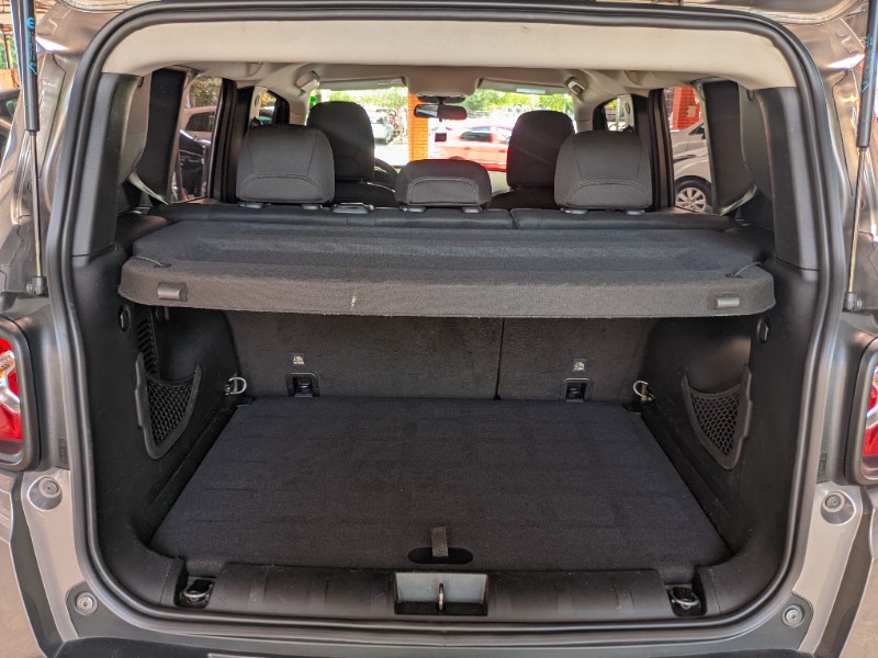 JEEP RENEGADE 1.8 16V FLEX 4P MANUAL 2018/2019 RICARDO VEÍCULOS TEUTÔNIA / Carros no Vale