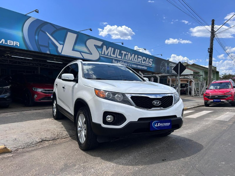 KIA SORENTO 2.4 16V 4X2 AUT. 2013/2013 LS MULTIMARCAS VENÂNCIO AIRES / Carros no Vale