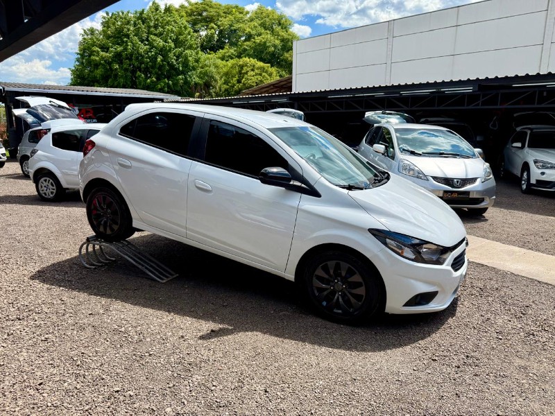 CHEVROLET ONIX HATCH JOY 1.0 8V FLEX 5P MEC. 2021/2021 AR MULTIMARCAS VENÂNCIO AIRES / Carros no Vale