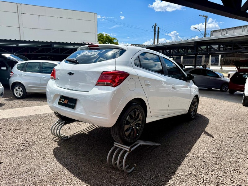 CHEVROLET ONIX HATCH JOY 1.0 8V FLEX 5P MEC. 2021/2021 AR MULTIMARCAS VENÂNCIO AIRES / Carros no Vale