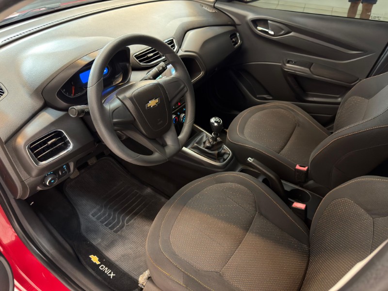 CHEVROLET ONIX LT 1.4 8V 2014/2014 LUCAS AUTOMÓVEIS BOM RETIRO DO SUL / Carros no Vale