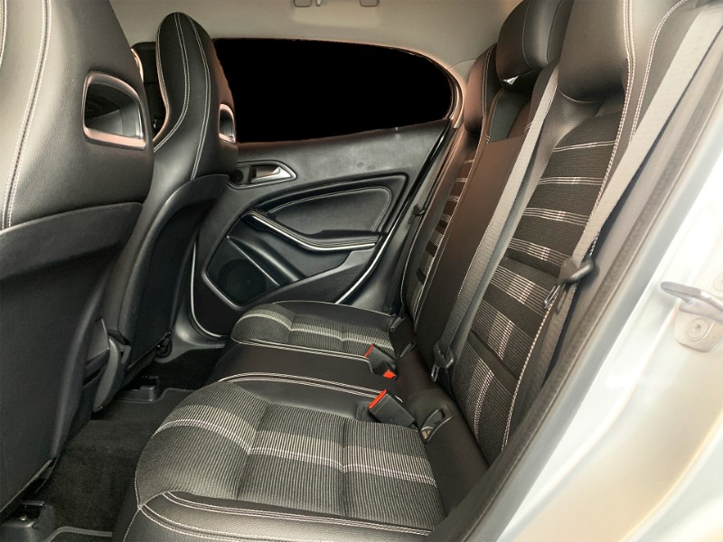 MERCEDES-BENZ GLA 200 ADVANCE 1.6/1.6 TB 16V FLEX AUT. 2019/2019 DUARTE VEÍCULOS PORTO ALEGRE / Carros no Vale