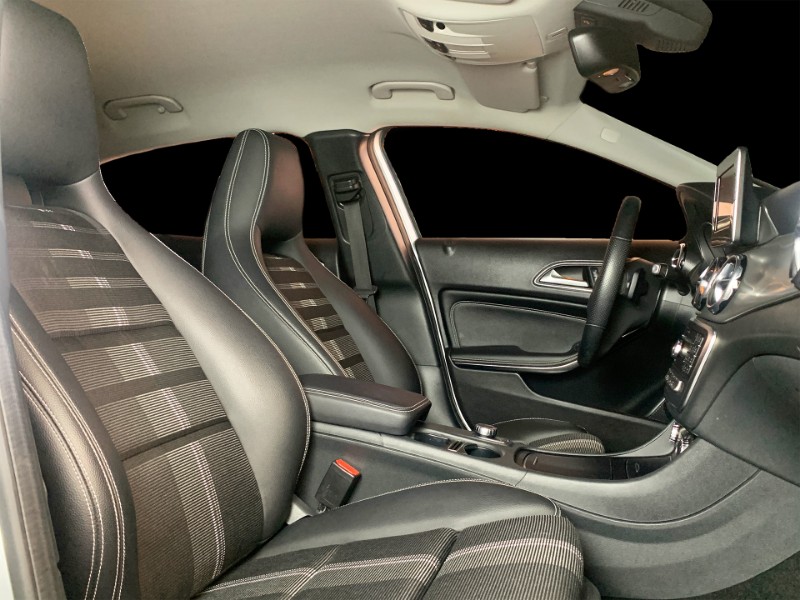 MERCEDES-BENZ GLA 200 ADVANCE 1.6/1.6 TB 16V FLEX AUT. 2019/2019 DUARTE VEÍCULOS PORTO ALEGRE / Carros no Vale