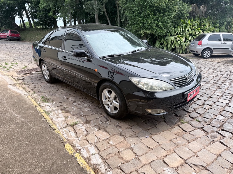 TOYOTA CAMRY 3.0 XLE V6 24V 2005/2006 ELY AUTOMÓVEIS LAJEADO / Carros no Vale
