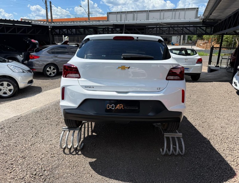 CHEVROLET ONIX HATCH LT 1.0 8V FLEXPOWER 5P MEC. /2023 AR MULTIMARCAS VENÂNCIO AIRES / Carros no Vale