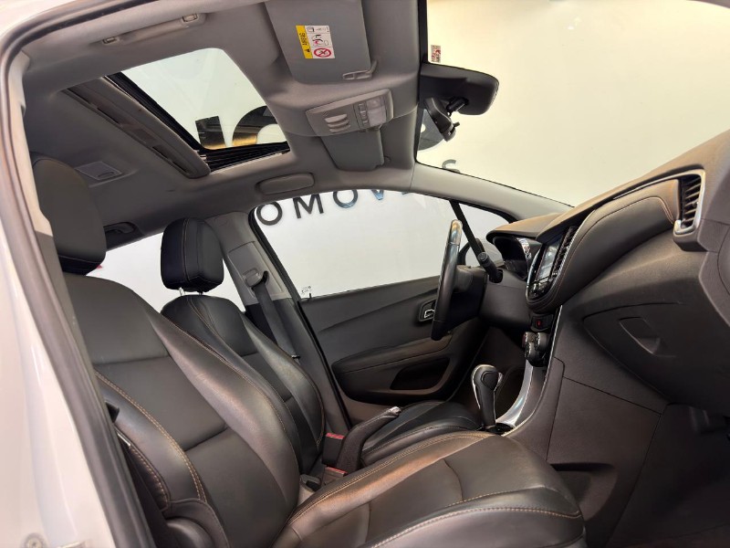 CHEVROLET TRACKER LTZ 1.4 TURBO 2017/2017 LUCAS AUTOMÓVEIS BOM RETIRO DO SUL / Carros no Vale