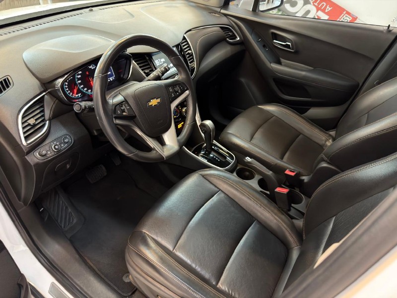 CHEVROLET TRACKER LTZ 1.4 TURBO 2017/2017 LUCAS AUTOMÓVEIS BOM RETIRO DO SUL / Carros no Vale