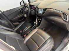 CHEVROLET TRACKER LTZ 1.4 TURBO 2017/2017 LUCAS AUTOMÓVEIS BOM RETIRO DO SUL / Carros no Vale
