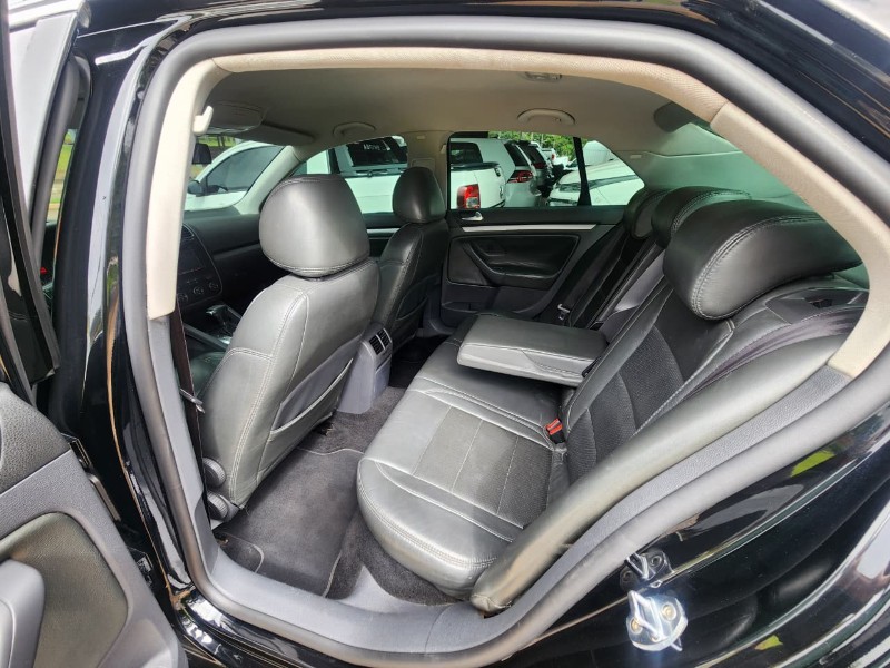 VOLKSWAGEN JETTA 2.5 2007/2007 TS VEÍCULOS ANTA GORDA / Carros no Vale