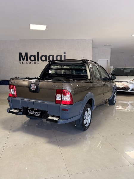 FIAT STRADA 1.4 MPI WORKING CD 8V FLEX 2P MANUAL 2012/2013 MALAGGI VEÍCULOS ENCANTADO / Carros no Vale