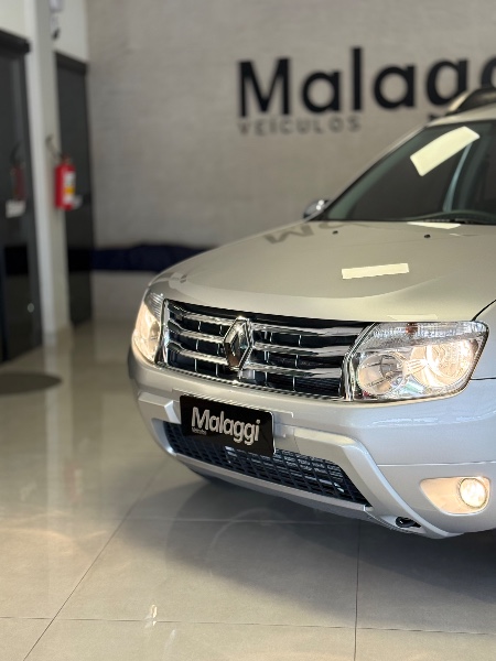 RENAULT DUSTER 2.0 DYNAMIQUE 16V 2015 2014/2015 MALAGGI VEÍCULOS ENCANTADO / Carros no Vale