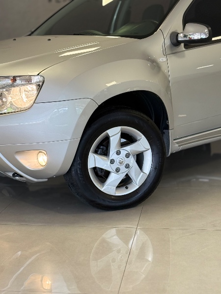 RENAULT DUSTER 2.0 DYNAMIQUE 16V 2015 2014/2015 MALAGGI VEÍCULOS ENCANTADO / Carros no Vale