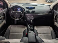 RENAULT FLUENCE 2.0 DYNAMIQUE 16V FLEX 4P AUTOMÁTICO 2014/2015 RICARDO VEÍCULOS TEUTÔNIA / Carros no Vale