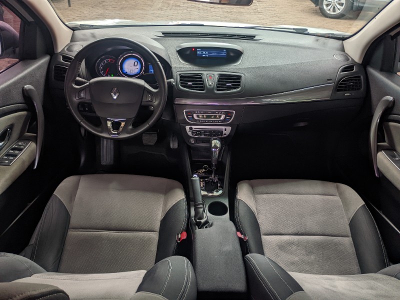 RENAULT FLUENCE 2.0 DYNAMIQUE 16V FLEX 4P AUTOMÁTICO 2014/2015 RICARDO VEÍCULOS TEUTÔNIA / Carros no Vale