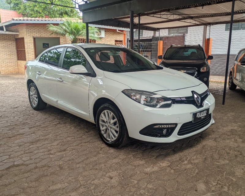 RENAULT FLUENCE 2.0 DYNAMIQUE 16V FLEX 4P AUTOMÁTICO 2014/2015 RICARDO VEÍCULOS TEUTÔNIA / Carros no Vale