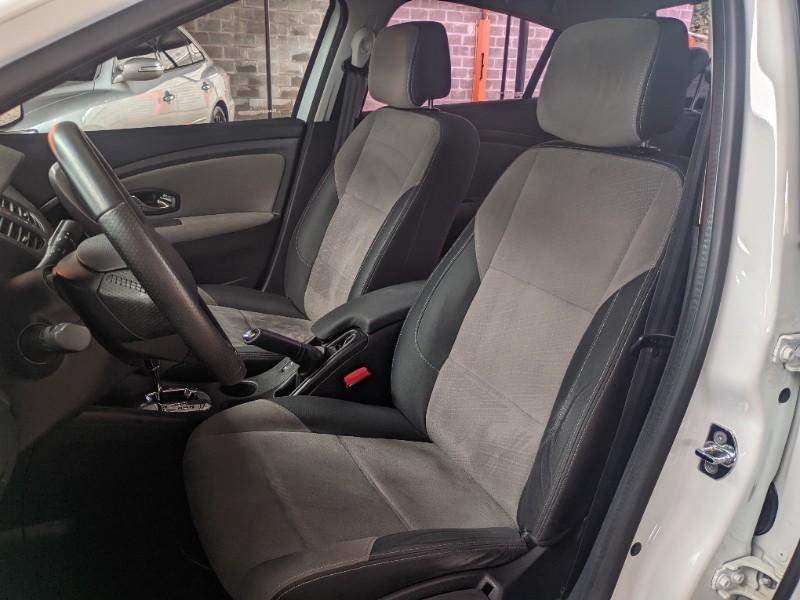 RENAULT FLUENCE 2.0 DYNAMIQUE 16V FLEX 4P AUTOMÁTICO 2014/2015 RICARDO VEÍCULOS TEUTÔNIA / Carros no Vale