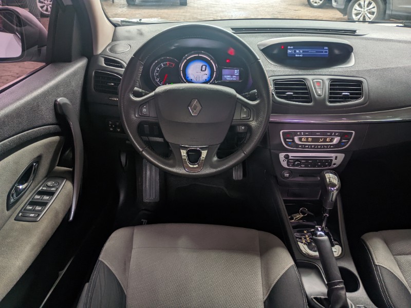 RENAULT FLUENCE 2.0 DYNAMIQUE 16V FLEX 4P AUTOMÁTICO 2014/2015 RICARDO VEÍCULOS TEUTÔNIA / Carros no Vale