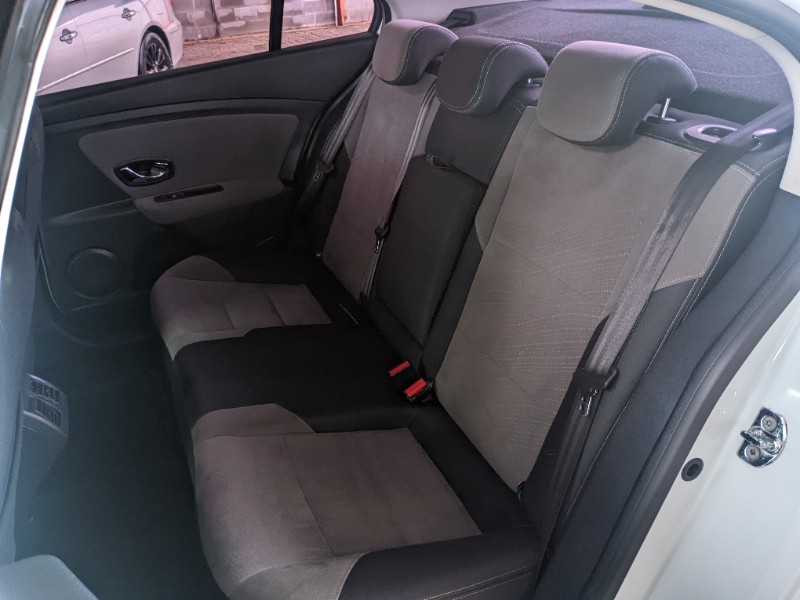 RENAULT FLUENCE 2.0 DYNAMIQUE 16V FLEX 4P AUTOMÁTICO 2014/2015 RICARDO VEÍCULOS TEUTÔNIA / Carros no Vale