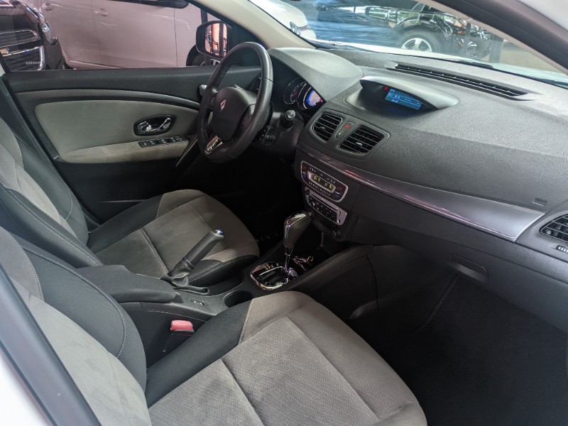 RENAULT FLUENCE 2.0 DYNAMIQUE 16V FLEX 4P AUTOMÁTICO 2014/2015 RICARDO VEÍCULOS TEUTÔNIA / Carros no Vale