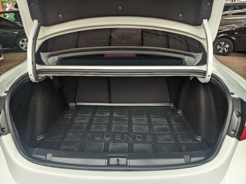 RENAULT FLUENCE 2.0 DYNAMIQUE 16V FLEX 4P AUTOMÁTICO 2014/2015 RICARDO VEÍCULOS TEUTÔNIA / Carros no Vale