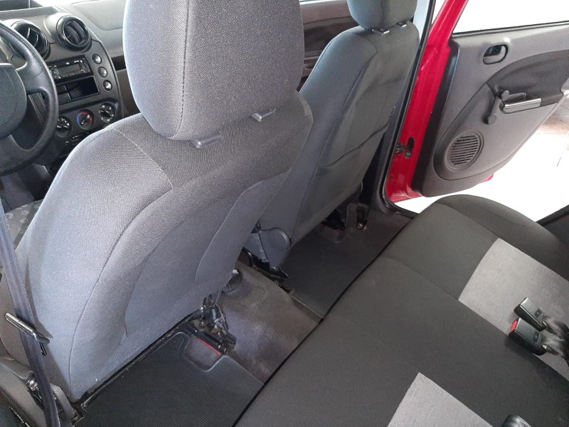 FORD FIESTA 1.0 2013/2014 RENAUTO VEÍCULOS LAJEADO / Carros no Vale