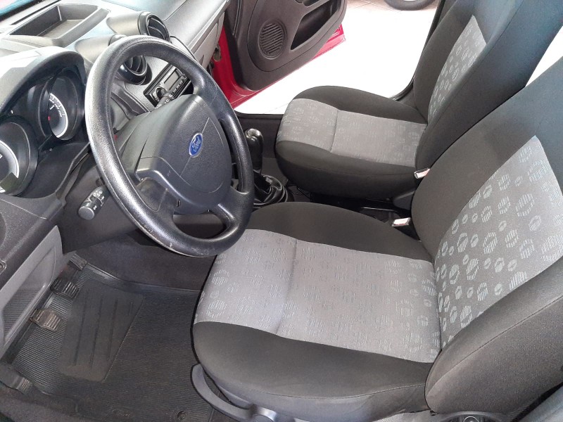 FORD FIESTA 1.0 2013/2014 RENAUTO VEÍCULOS LAJEADO / Carros no Vale