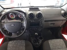 FORD FIESTA 1.0 2013/2014 RENAUTO VEÍCULOS LAJEADO / Carros no Vale