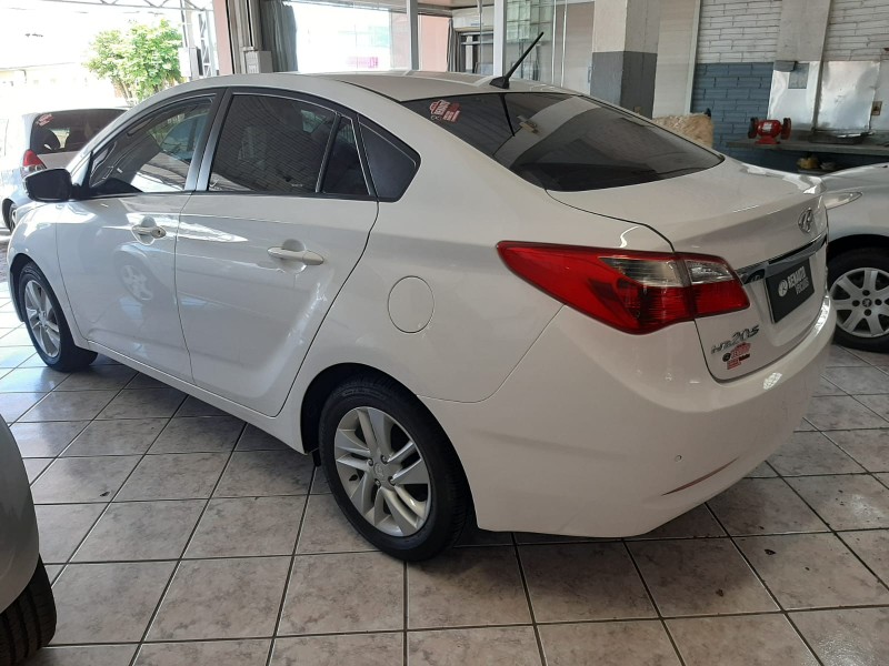 HYUNDAI HB20 1.6 PREMIUM 2013/2014 RENAUTO VEÍCULOS LAJEADO / Carros no Vale