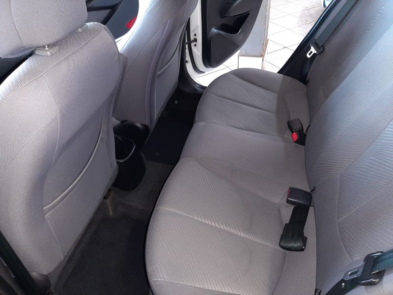 HYUNDAI HB20 1.6 PREMIUM 2013/2014 RENAUTO VEÍCULOS LAJEADO / Carros no Vale