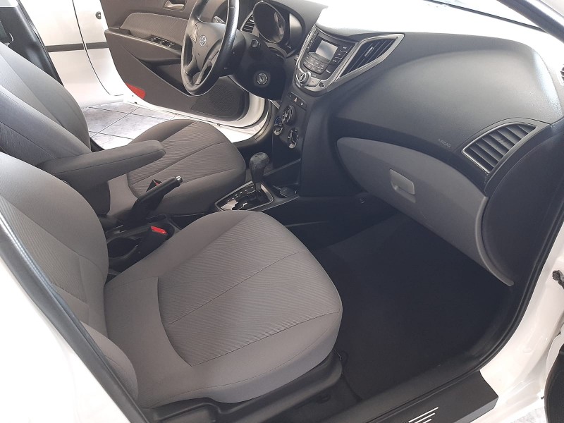 HYUNDAI HB20 1.6 PREMIUM 2013/2014 RENAUTO VEÍCULOS LAJEADO / Carros no Vale