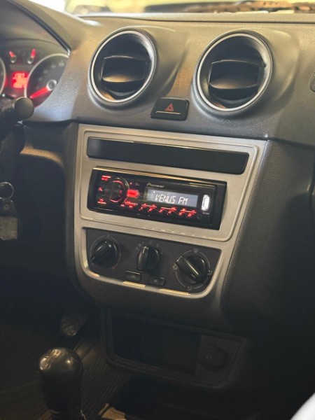 VOLKSWAGEN GOL TRENDLINE 1.0 T.FLEX 8V 5P 2015/2016 JM AUTOMÓVEIS VENÂNCIO AIRES / Carros no Vale