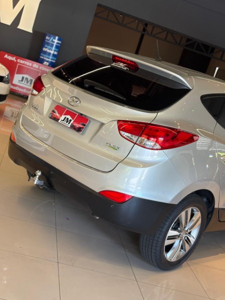 HYUNDAI IX35 2.0 16V 2WD 2016/2017 JM AUTOMÓVEIS VENÂNCIO AIRES / Carros no Vale