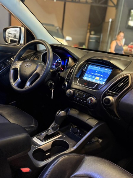 HYUNDAI IX35 2.0 16V 2WD 2016/2017 JM AUTOMÓVEIS VENÂNCIO AIRES / Carros no Vale