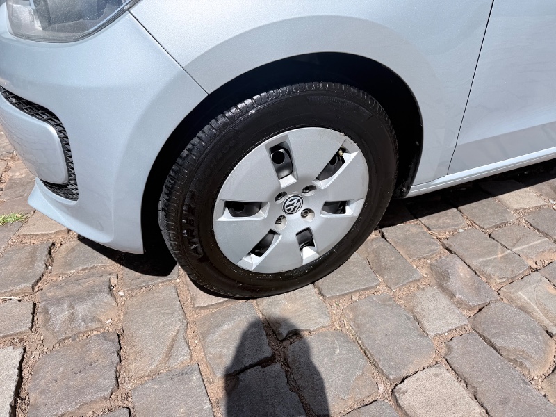 VOLKSWAGEN UP! 1.0 MPI TAKE 12V 2017/2017 ELY AUTOMÓVEIS LAJEADO / Carros no Vale